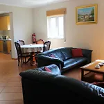 Casa Do Passarinho بيت للعطل